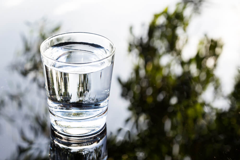 Refreshing purified water in transparent glass