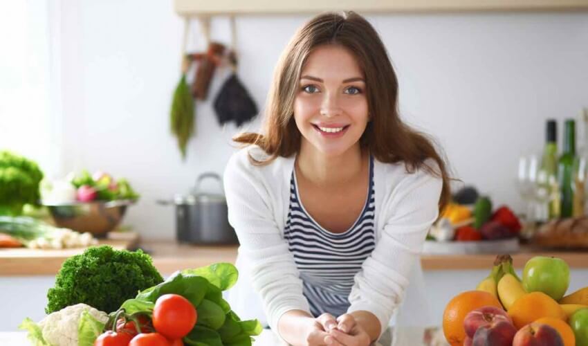 woman eating healthy